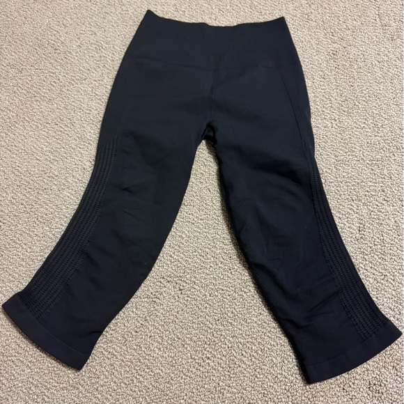 LULULEMON COMPRESSION SIZE 8 leggings - Picture 1 of 5